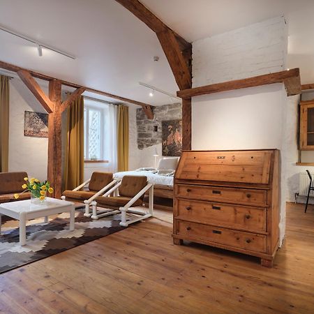 Historic Apartment With Private Garden In Old Town Tallin Zewnętrze zdjęcie